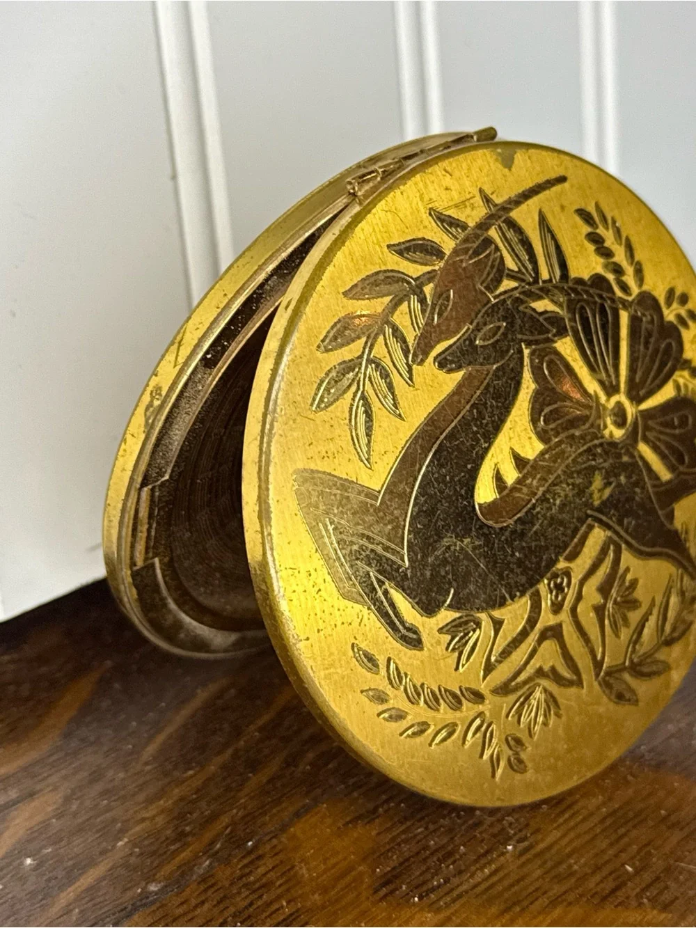 VTG Elgin American Gold Brass Tone Flower Jumping Gazelle Etched Mirror Compact